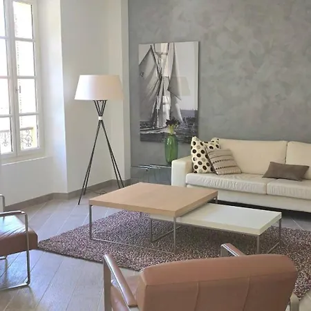 Chic Duplex In With Parking Apartment *